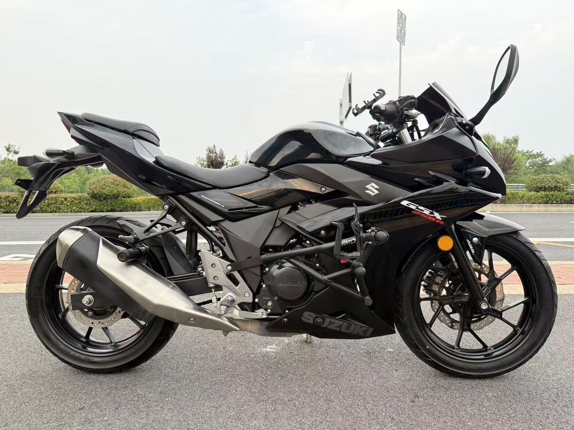 豪爵铃木 GSX250R
