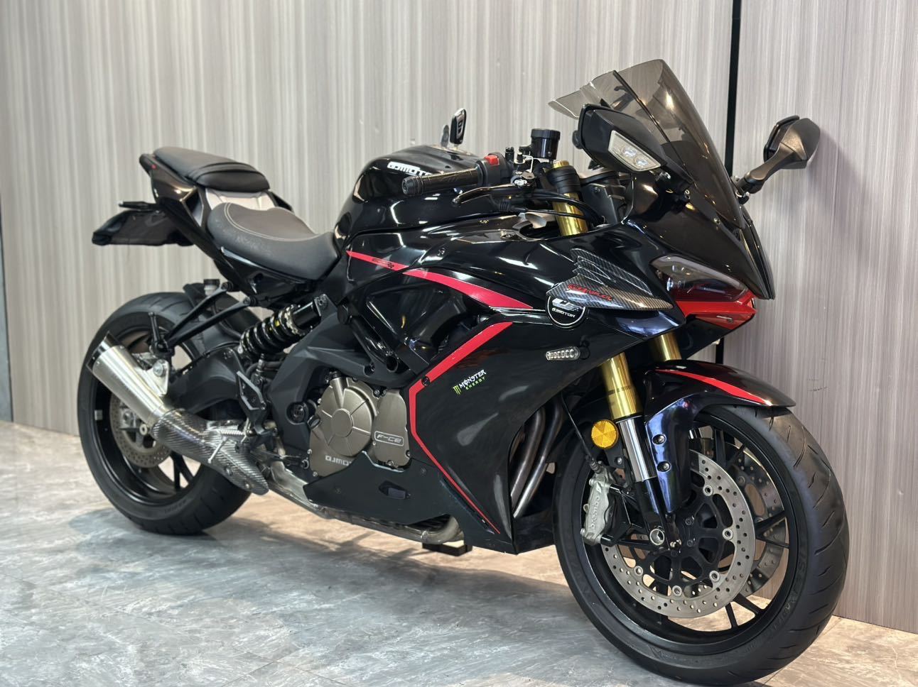 QJMOTOR 赛600