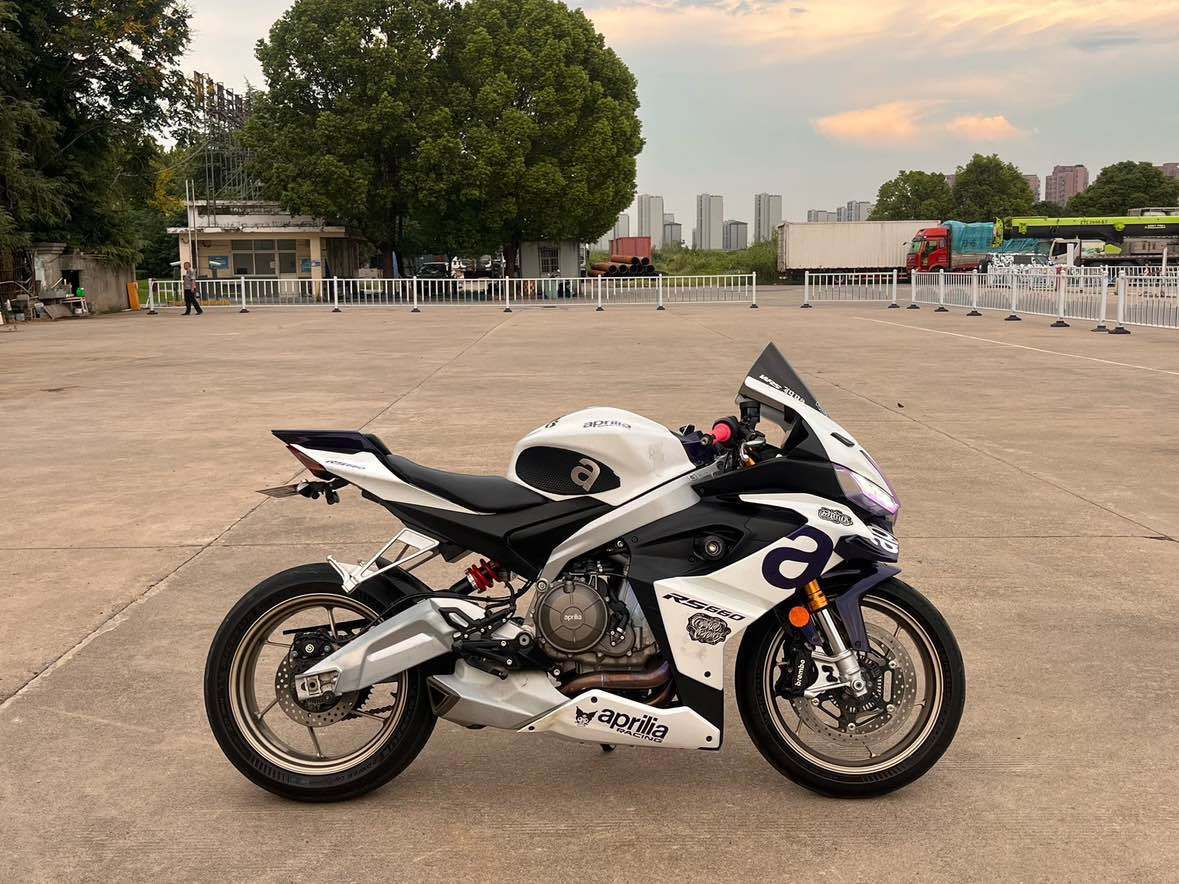 阿普利亚 RS 660 