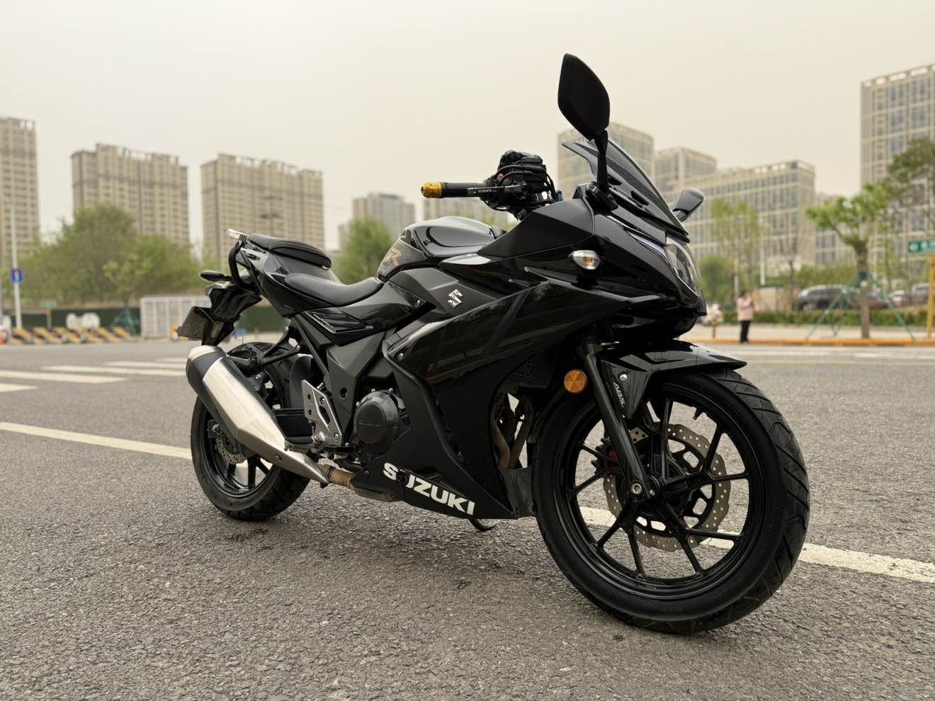 豪爵铃木 GSX250R