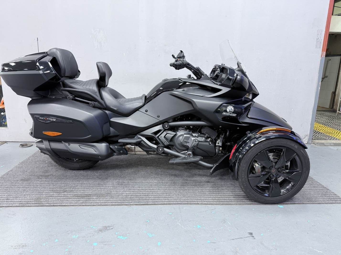 庞巴迪 Spyder F3 