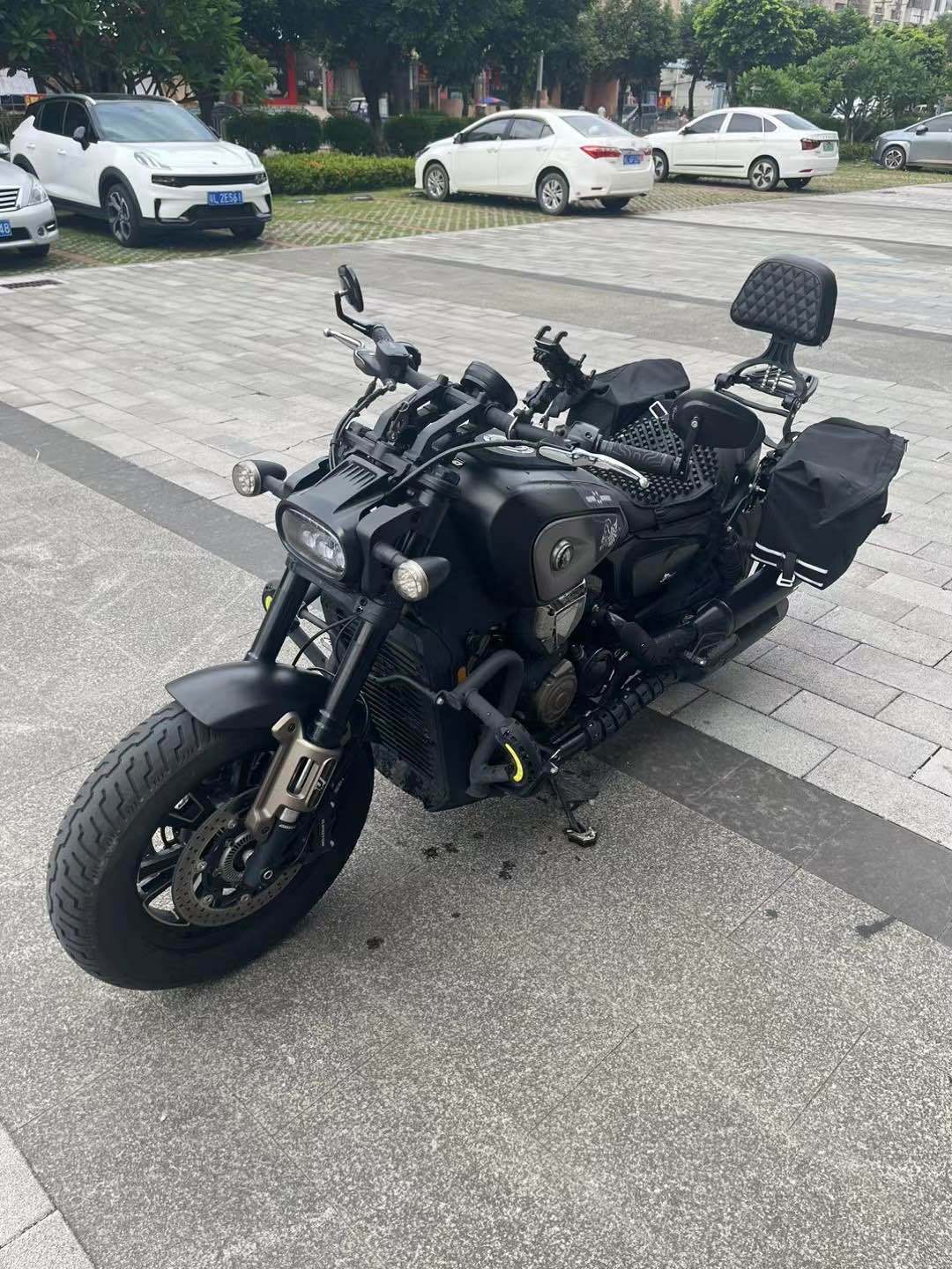 QJMOTOR 闪600