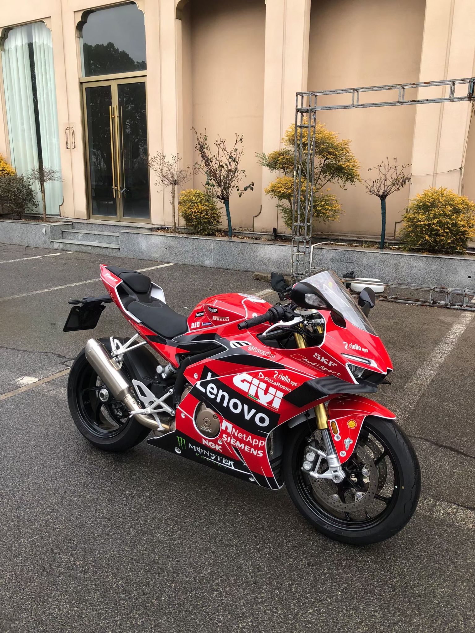 张雪机车 500RR