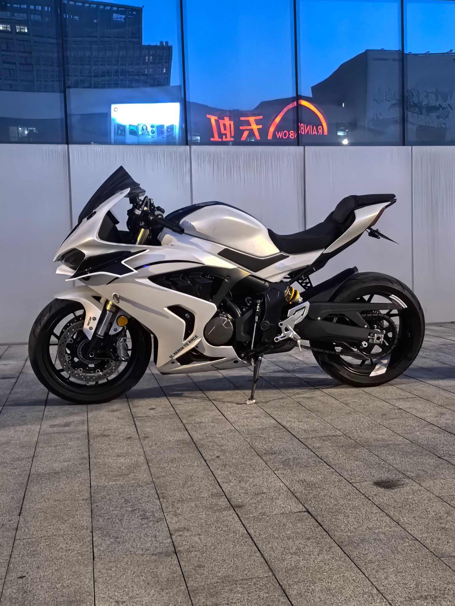 QJMOTOR 赛600