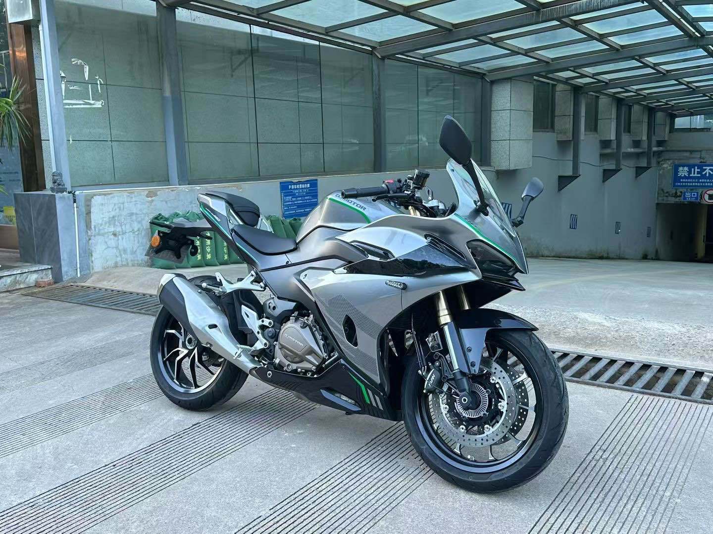 QJMOTOR 赛450