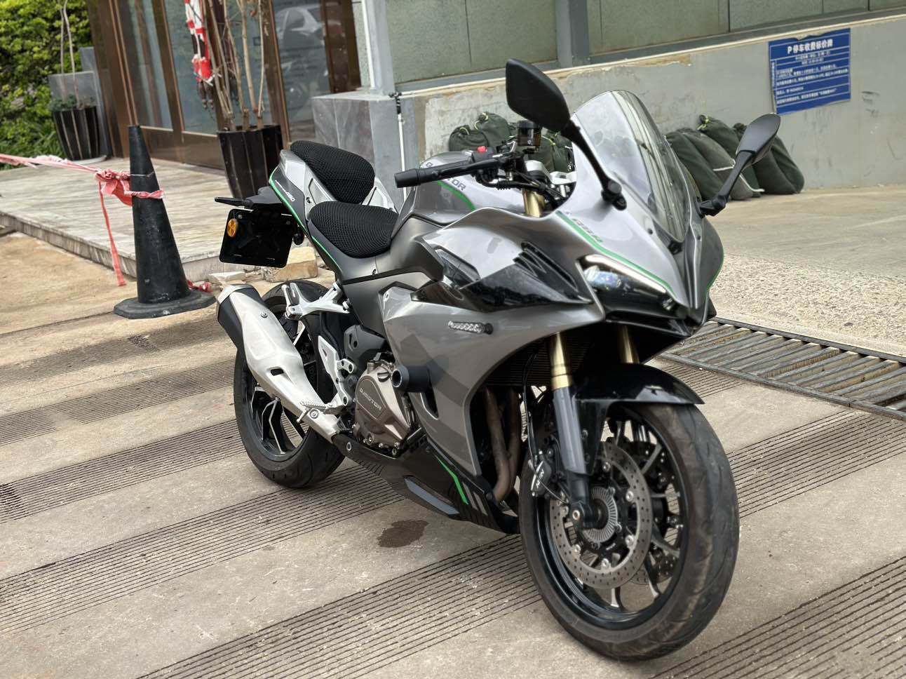 QJMOTOR 赛450