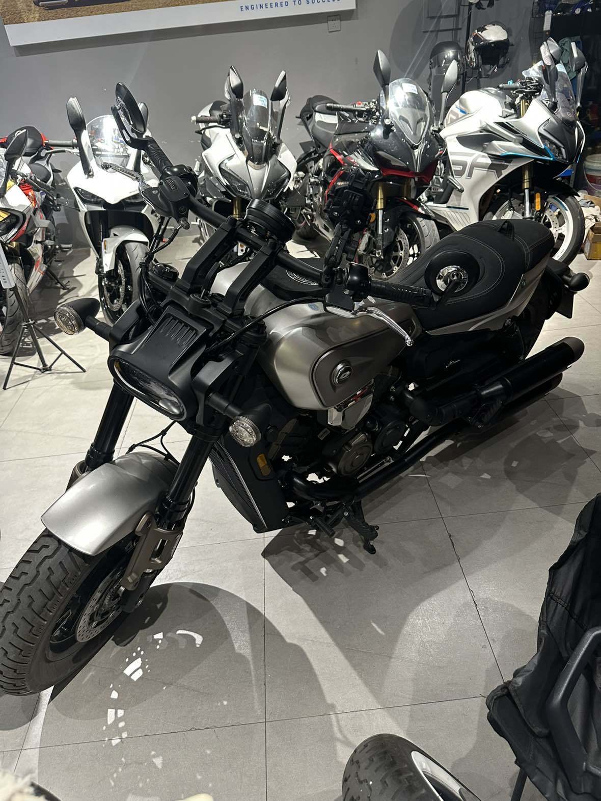 QJMOTOR 闪600