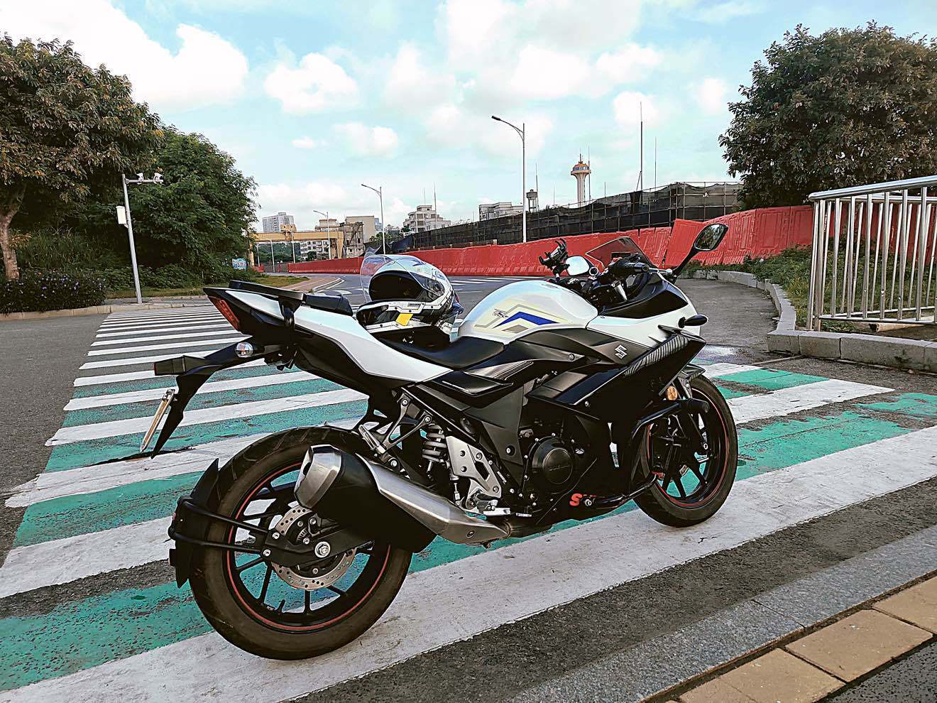 豪爵铃木 GSX250R