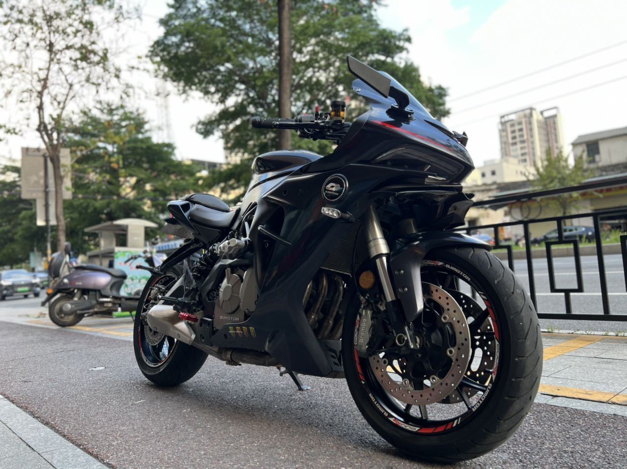 QJMOTOR 赛600