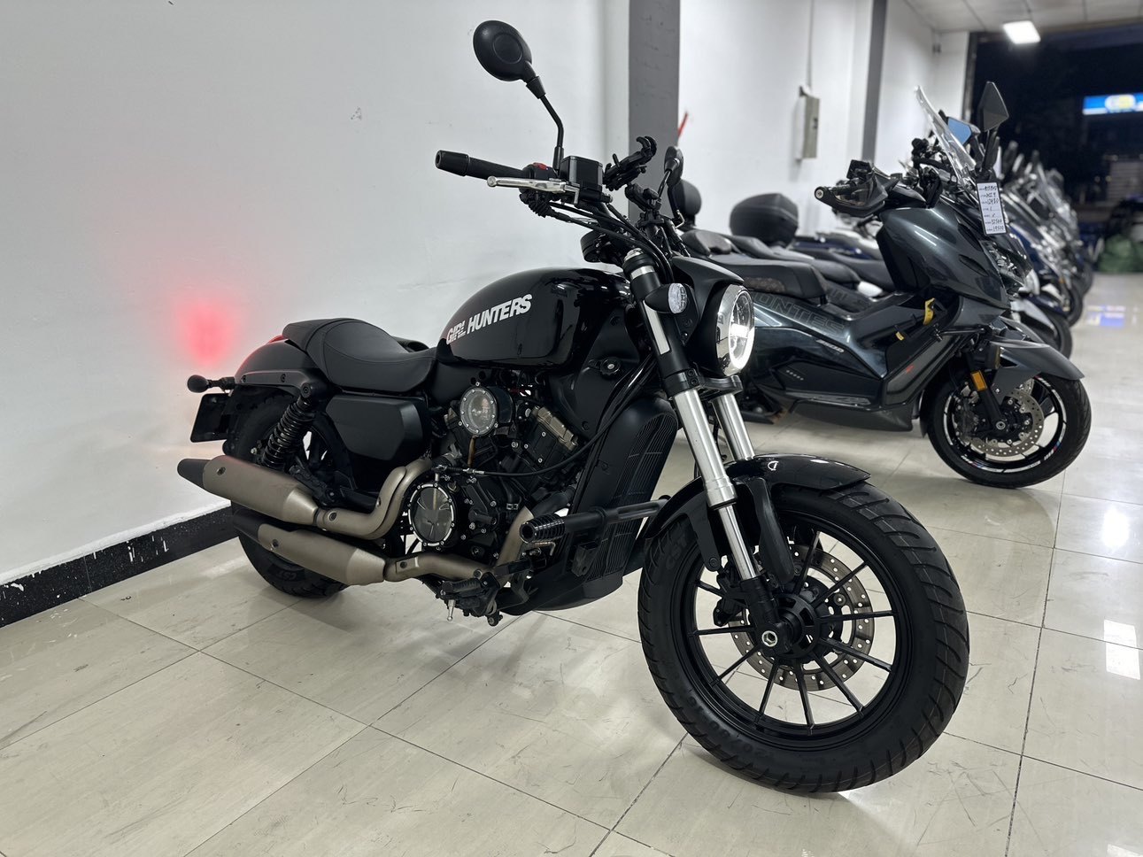 QJMOTOR 闪300S