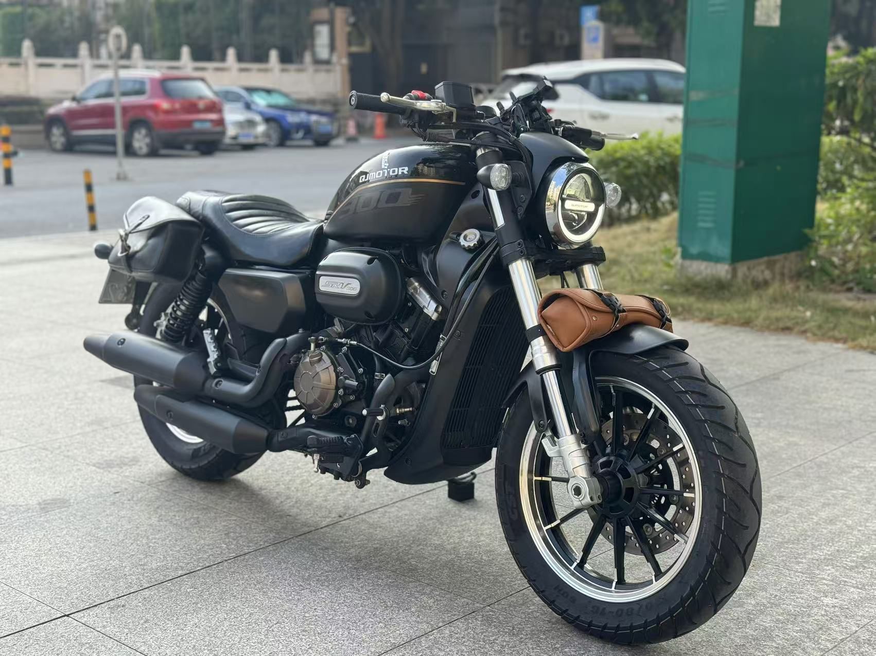 QJMOTOR 闪300S