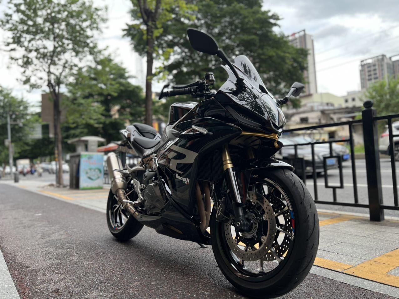 贝纳利 龙卷风 Tornado 402R