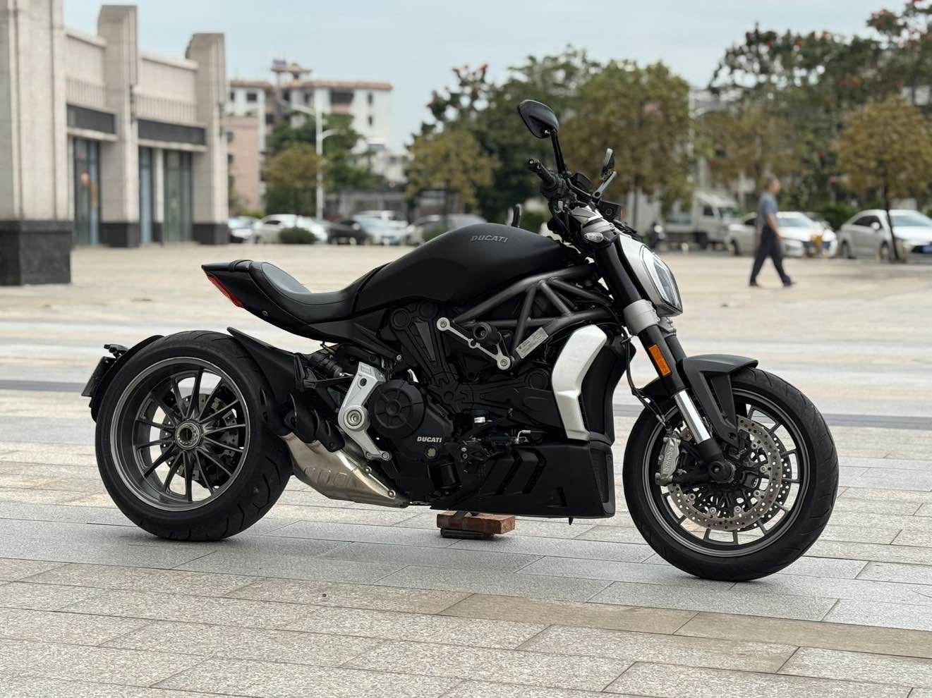 杜卡迪 Diavel 