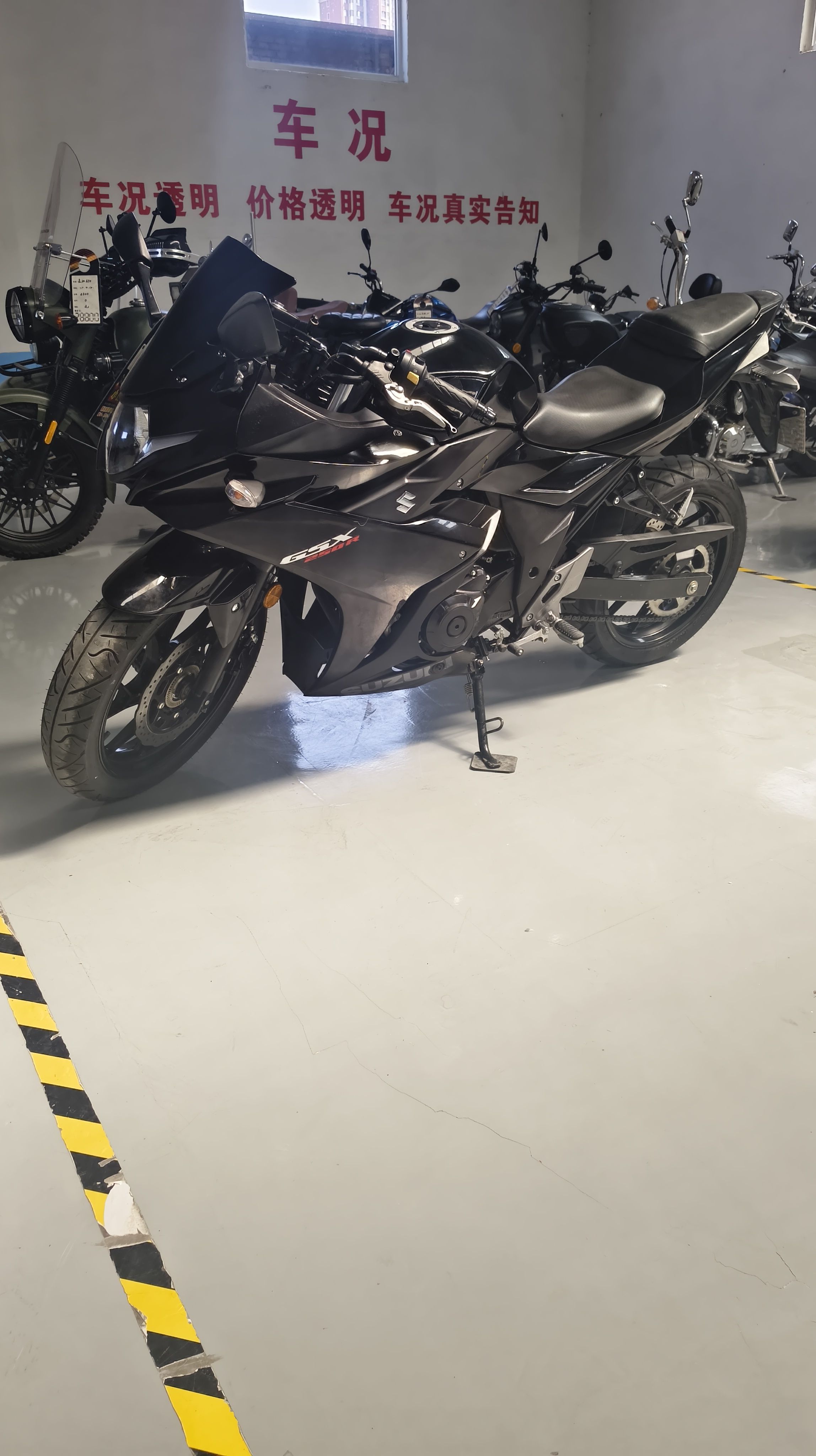 豪爵铃木 GSX250R