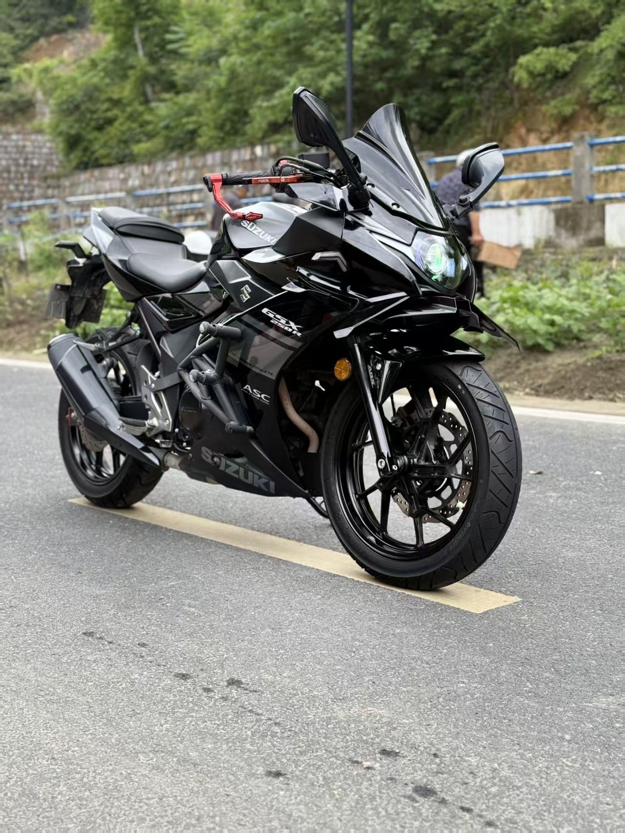 豪爵铃木 GSX250R
