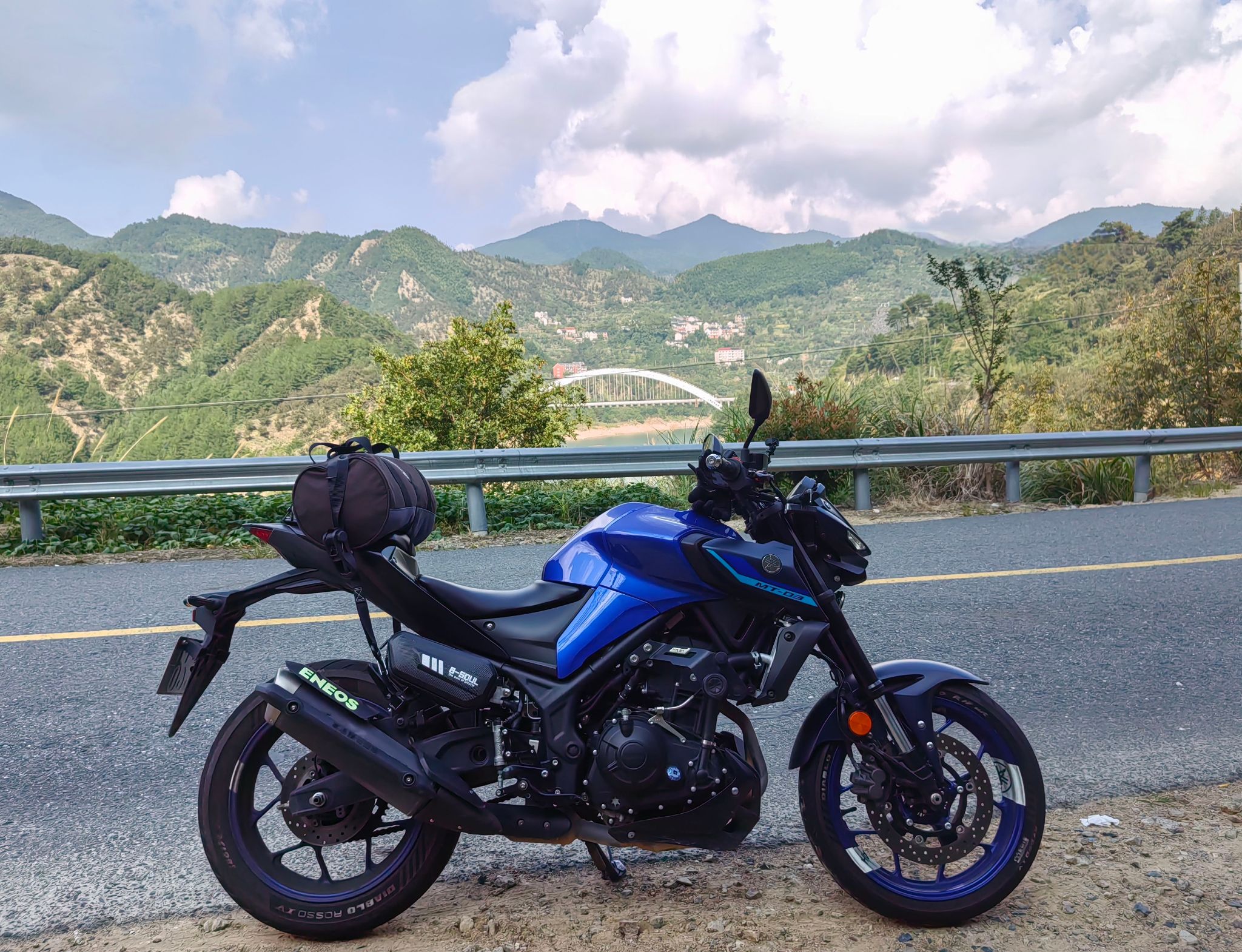 雅马哈 MT-03
