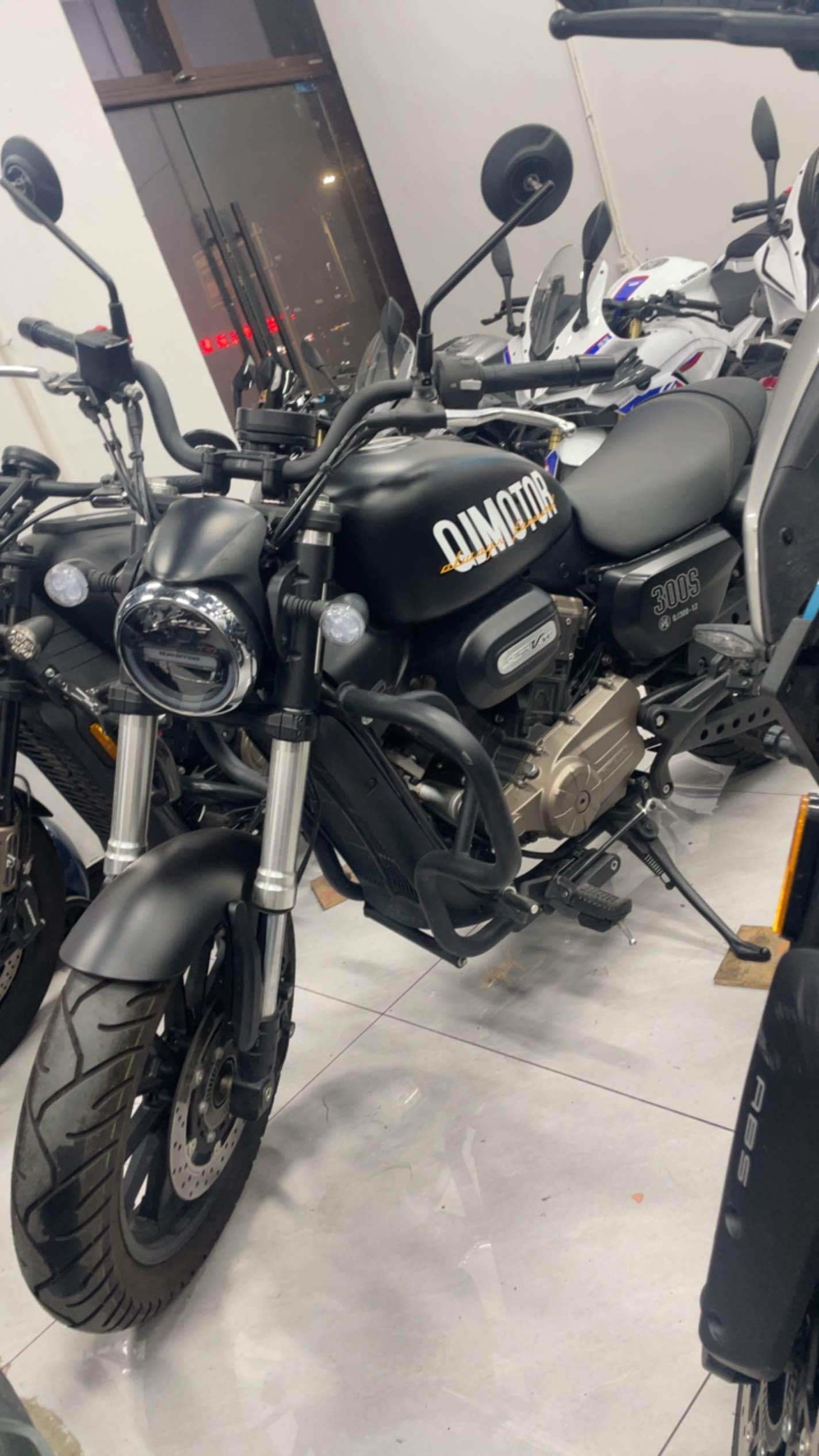 QJMOTOR 闪300S