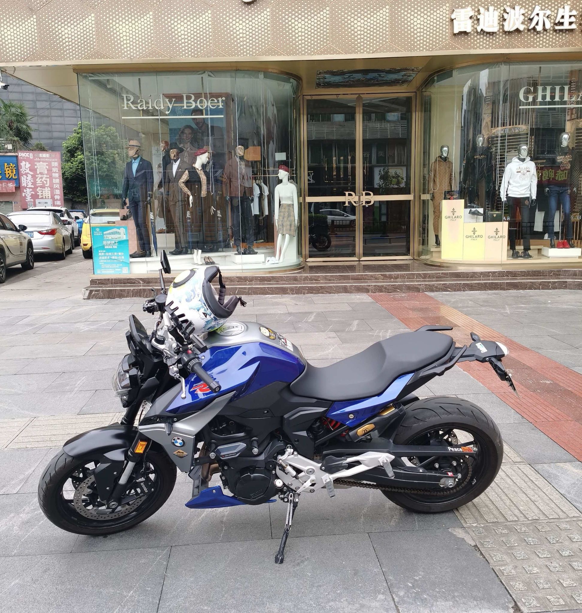 宝马 F 900 R
