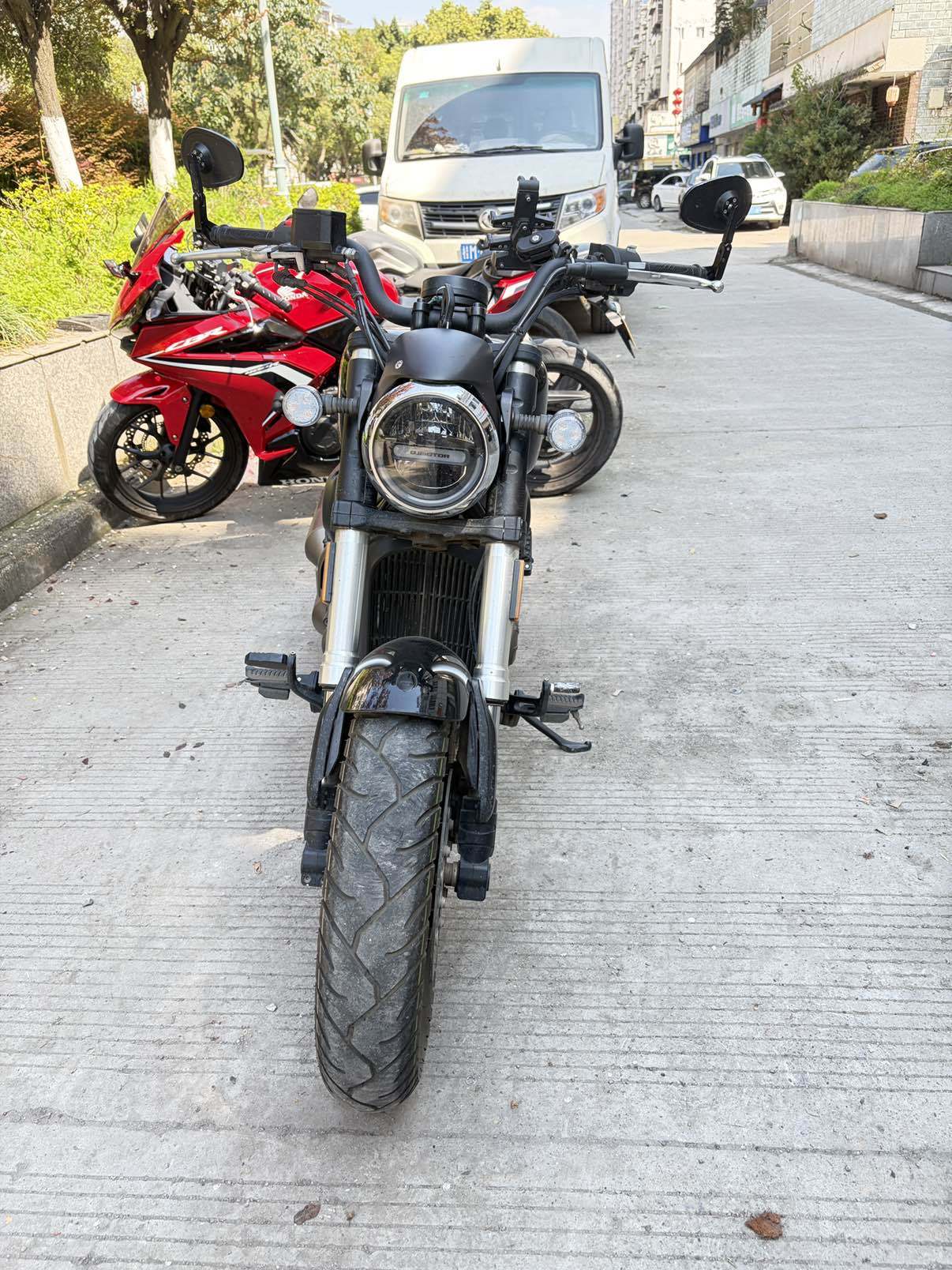 QJMOTOR 闪300S