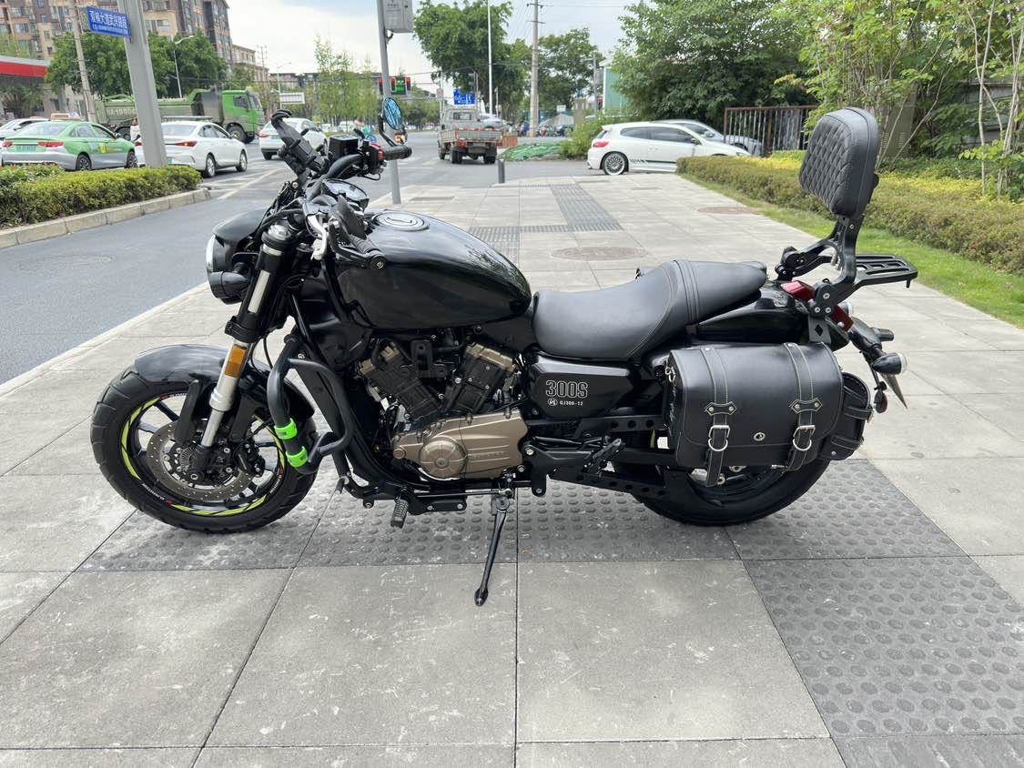 QJMOTOR 闪300S