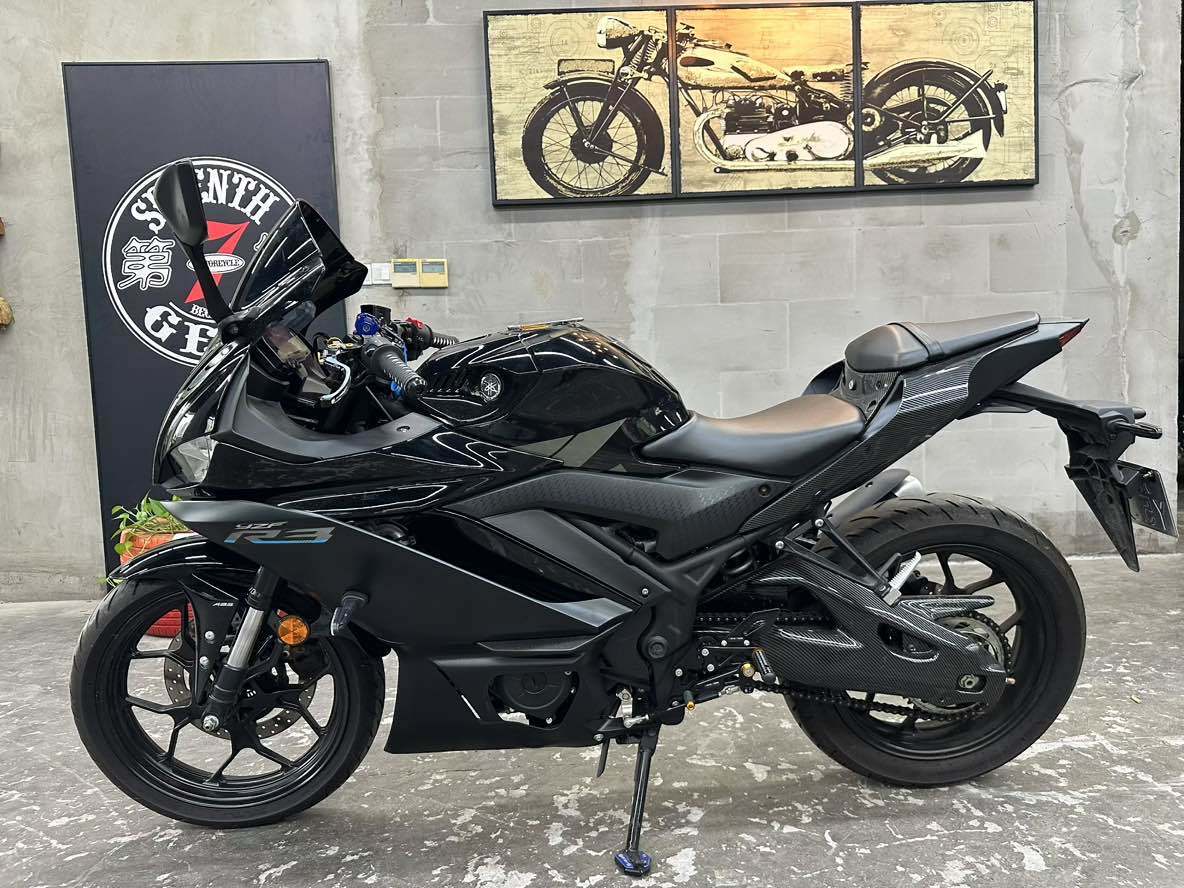雅马哈 YZF-R3