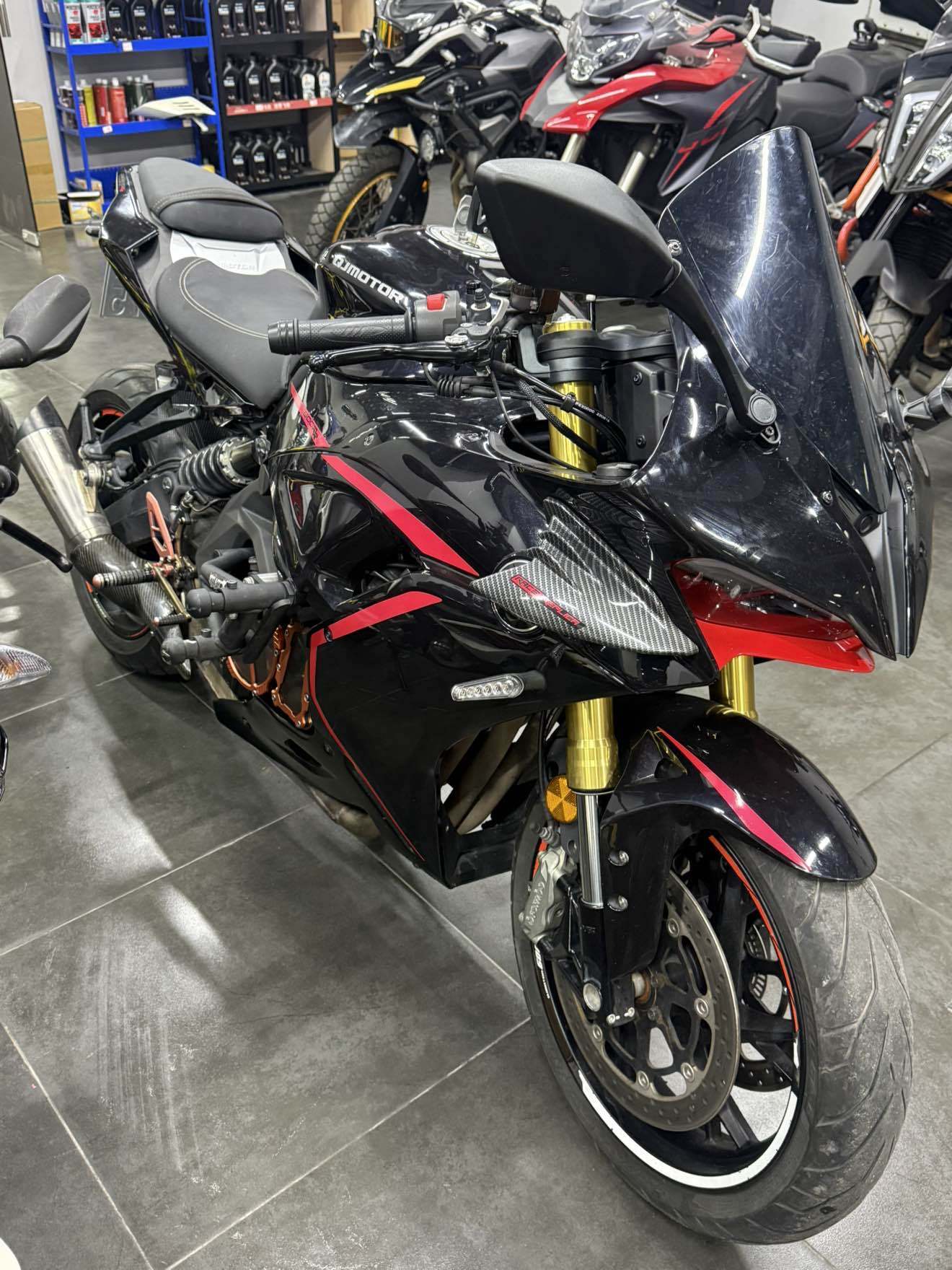 QJMOTOR 赛600