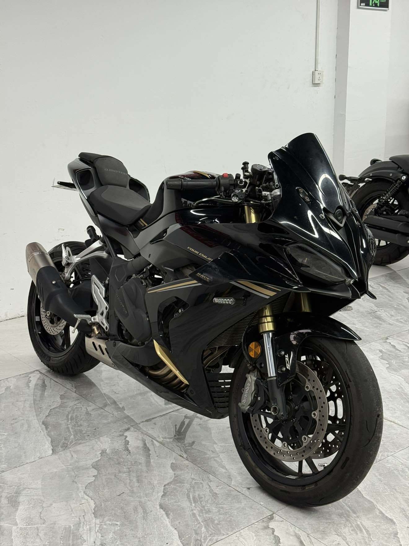 QJMOTOR 赛800