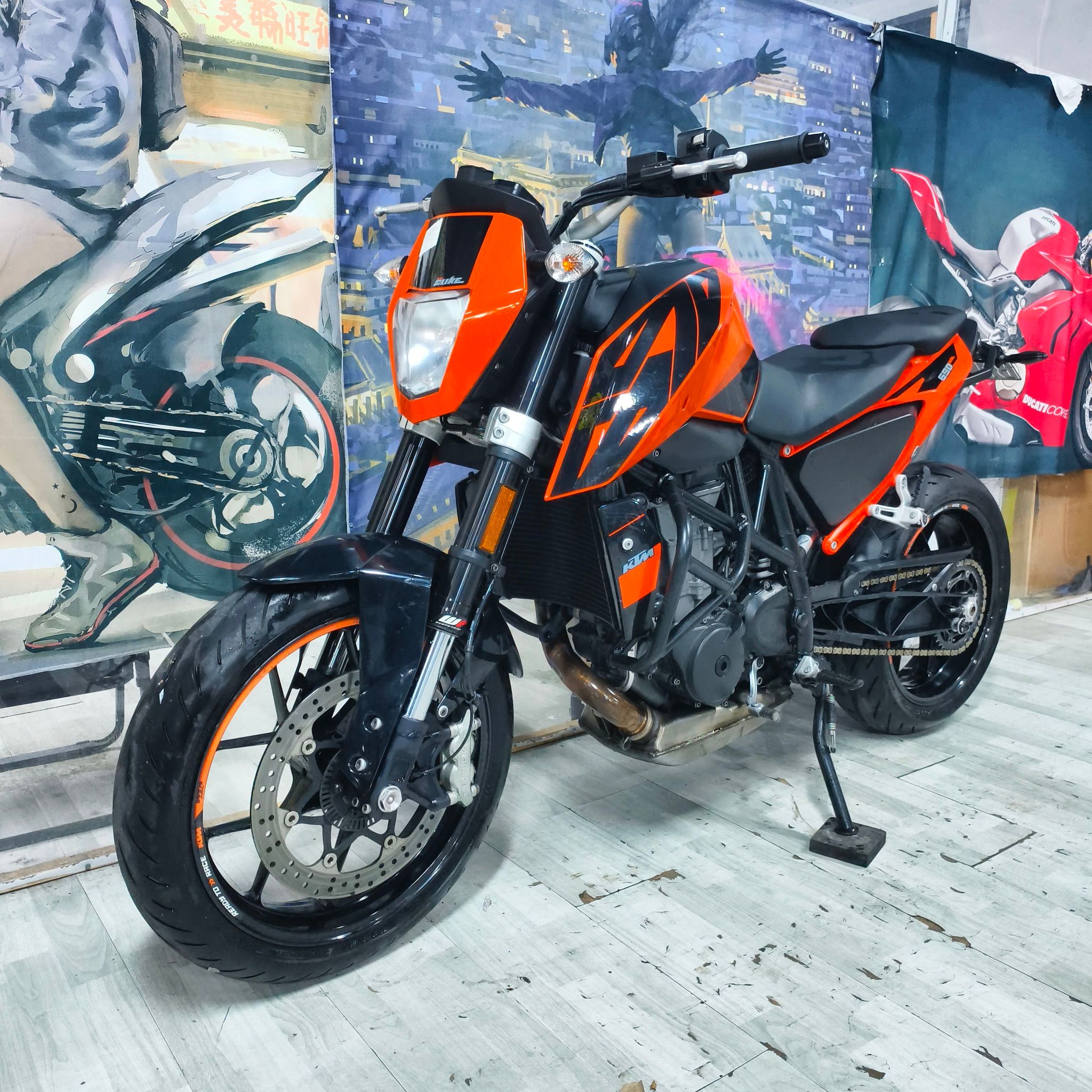 KTMR2R 690 Duke