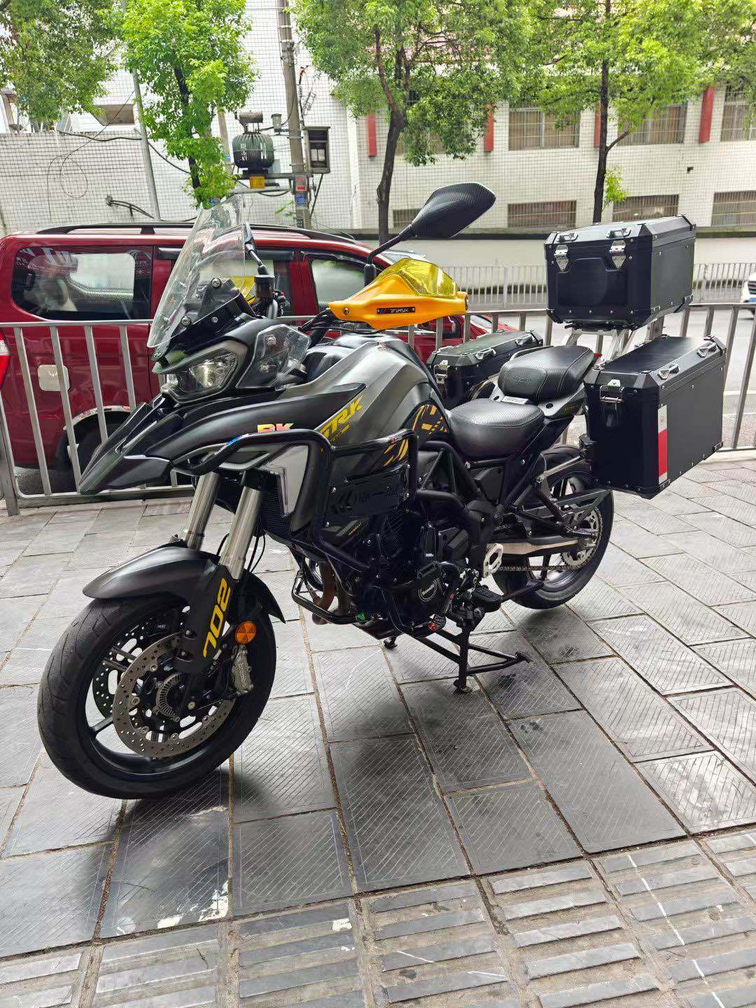 贝纳利 TRK702