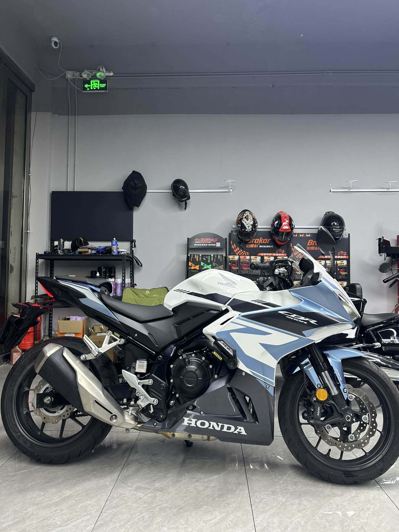 本田WING CBR400R