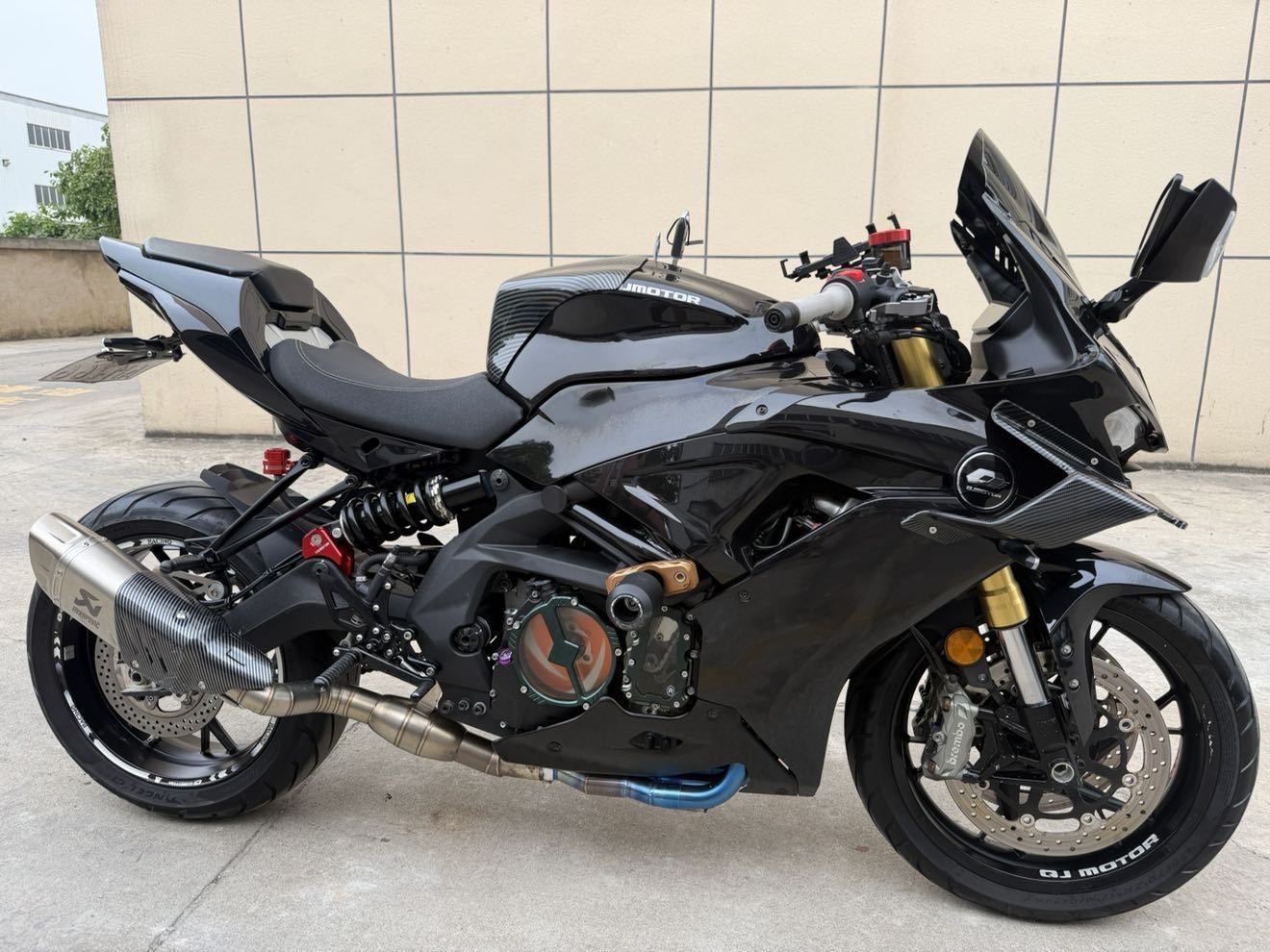 QJMOTOR 赛600