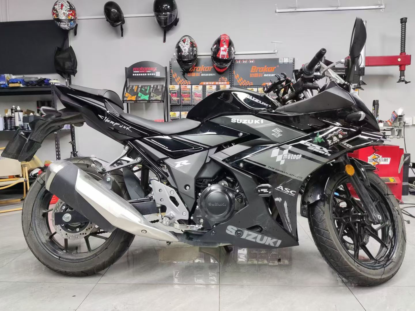豪爵铃木 GSX250R