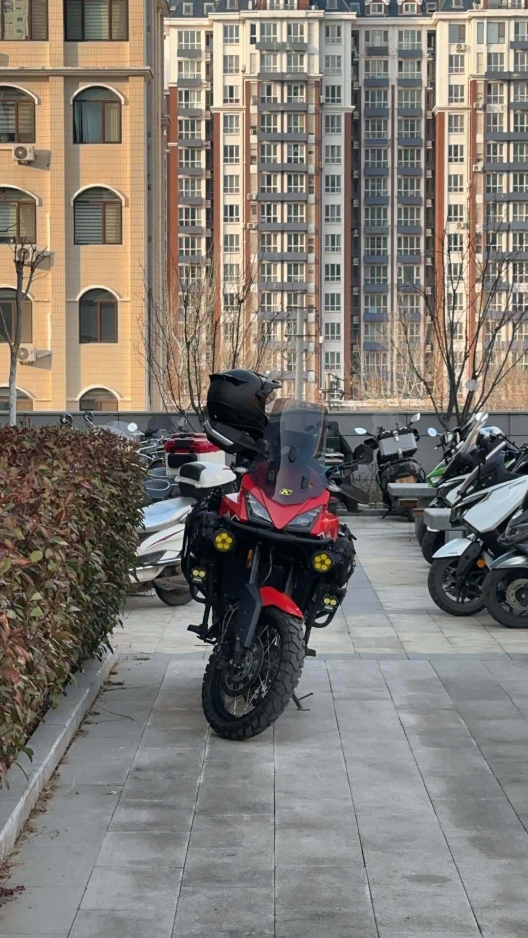 摩托莫里尼 X-Cape 650