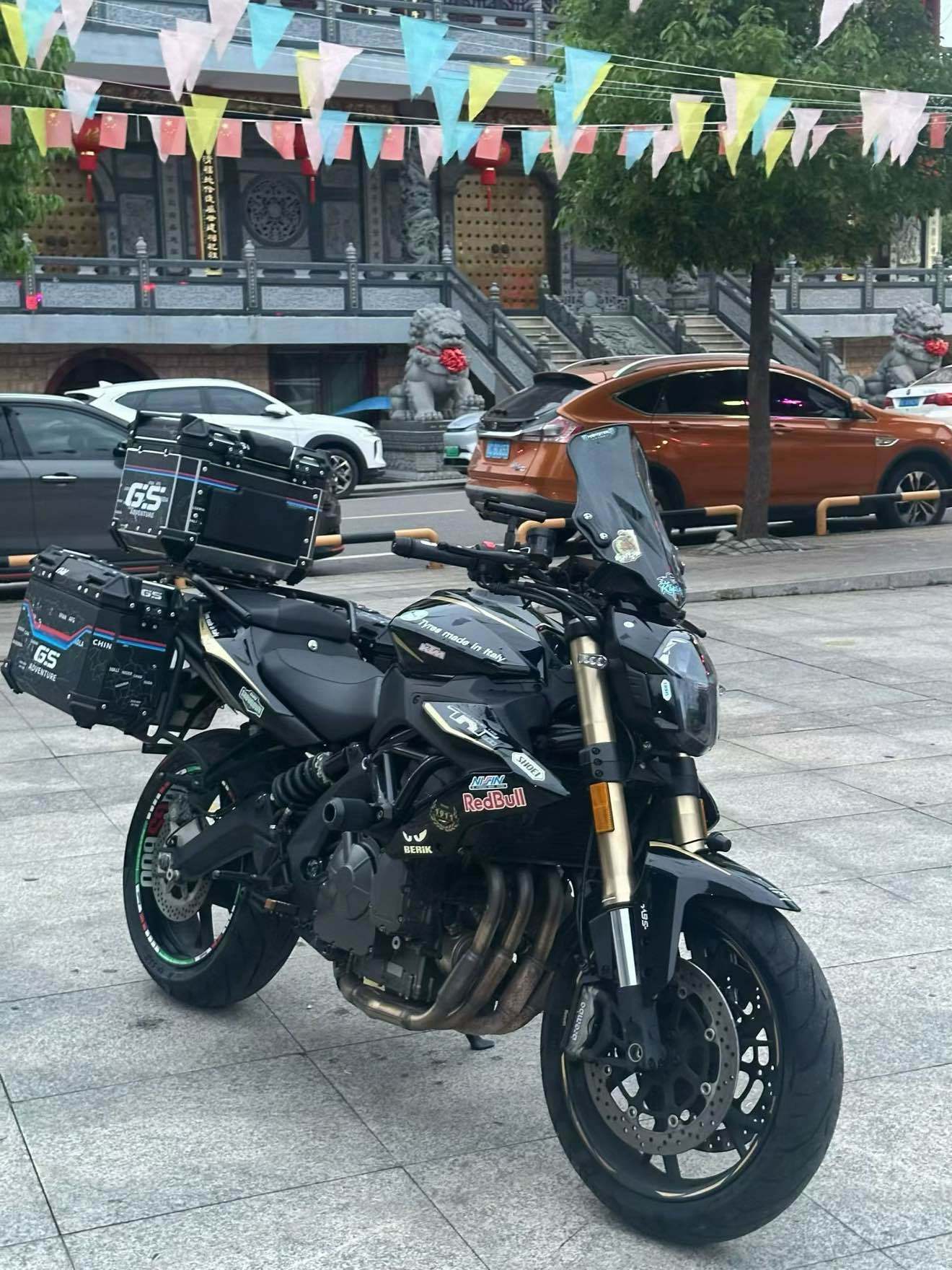 贝纳利 TNT600i