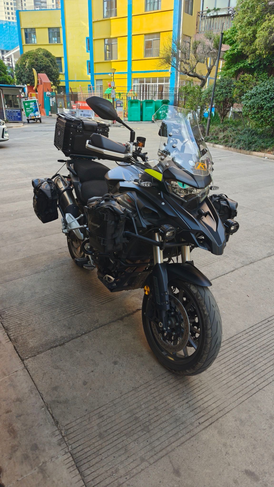 贝纳利 TRK552