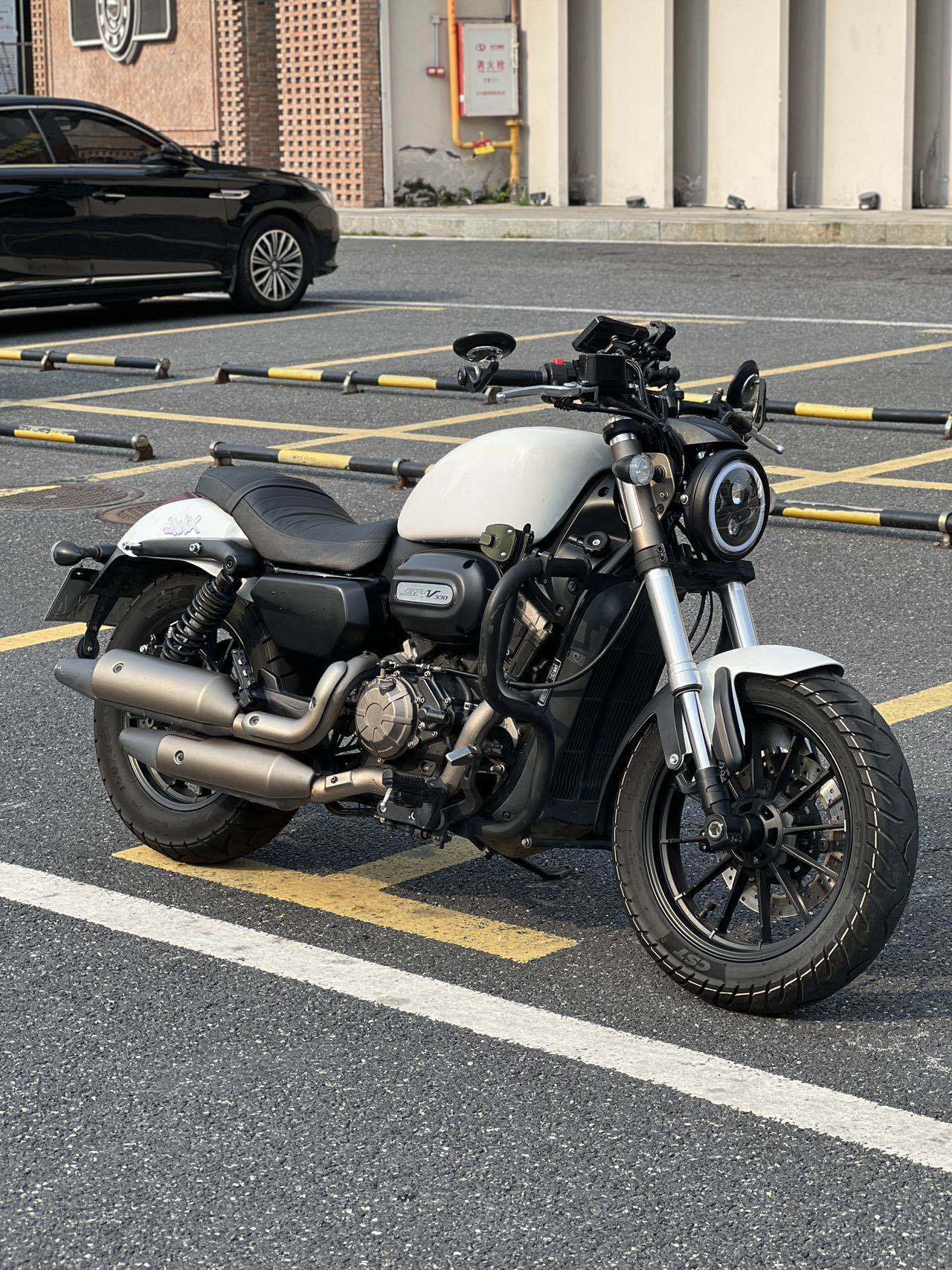 QJMOTOR 闪300S