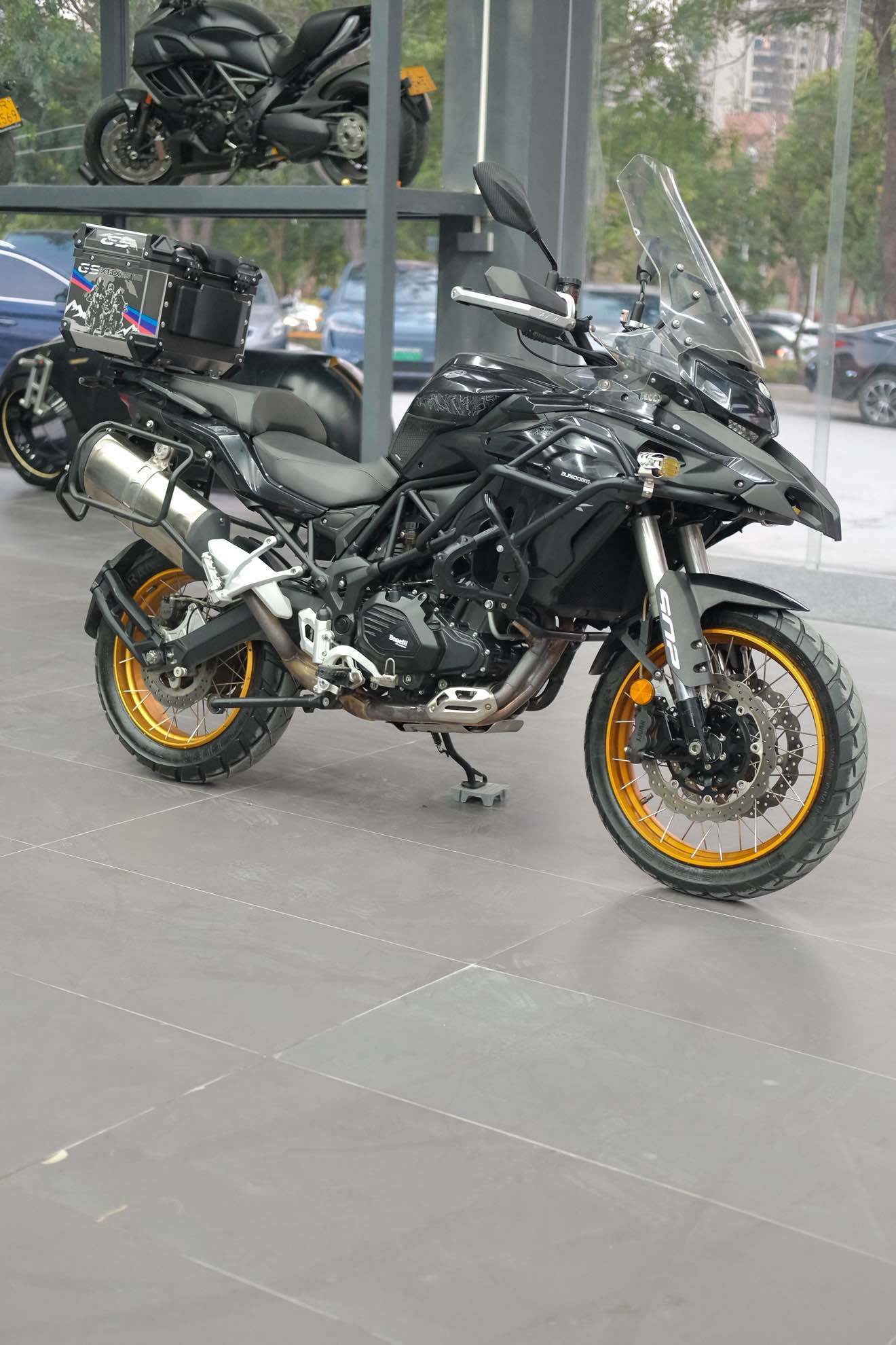 贝纳利 金鹏 TRK502