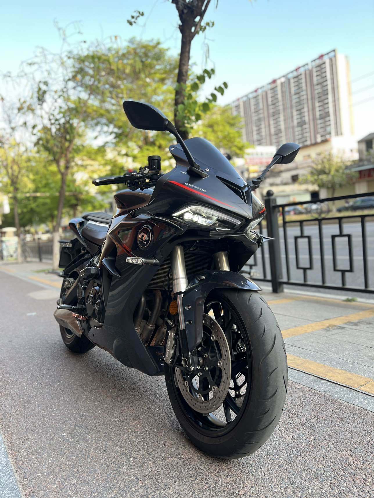 QJMOTOR 赛600
