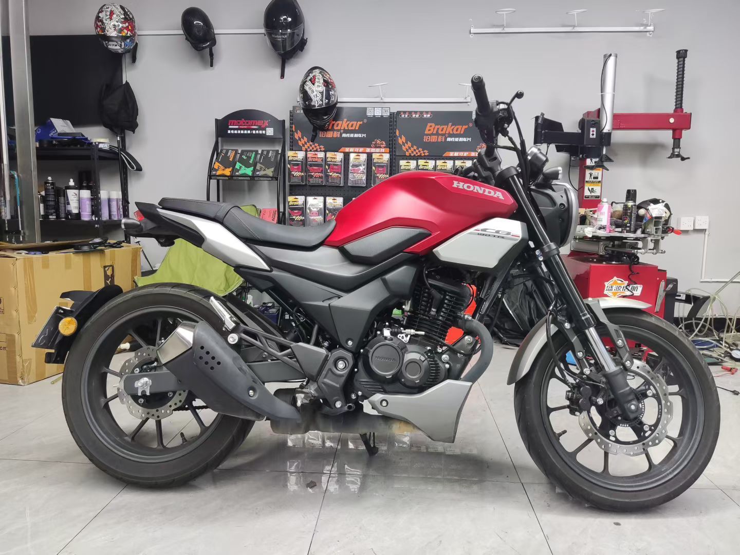 新大洲本田 CB190TR