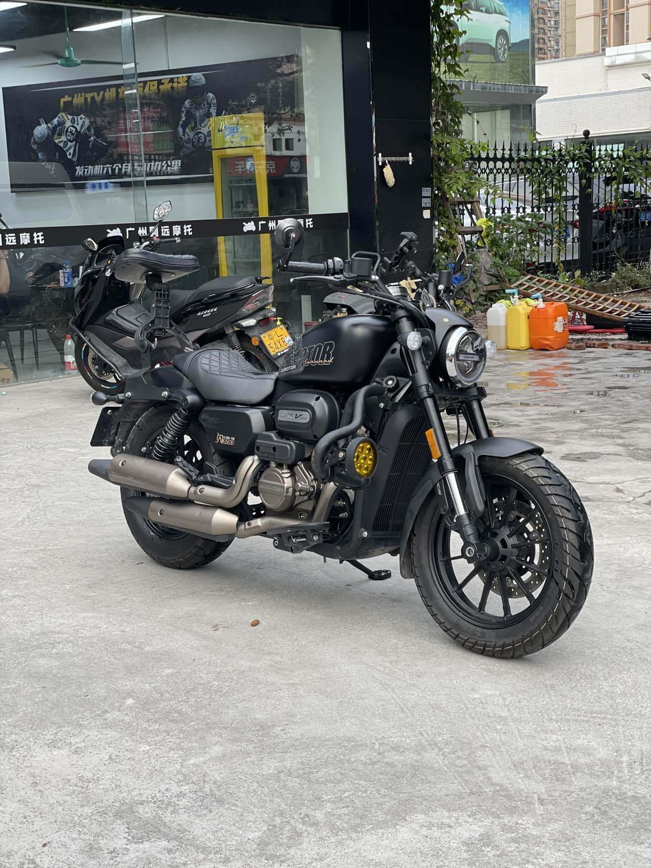 QJMOTOR 闪300S