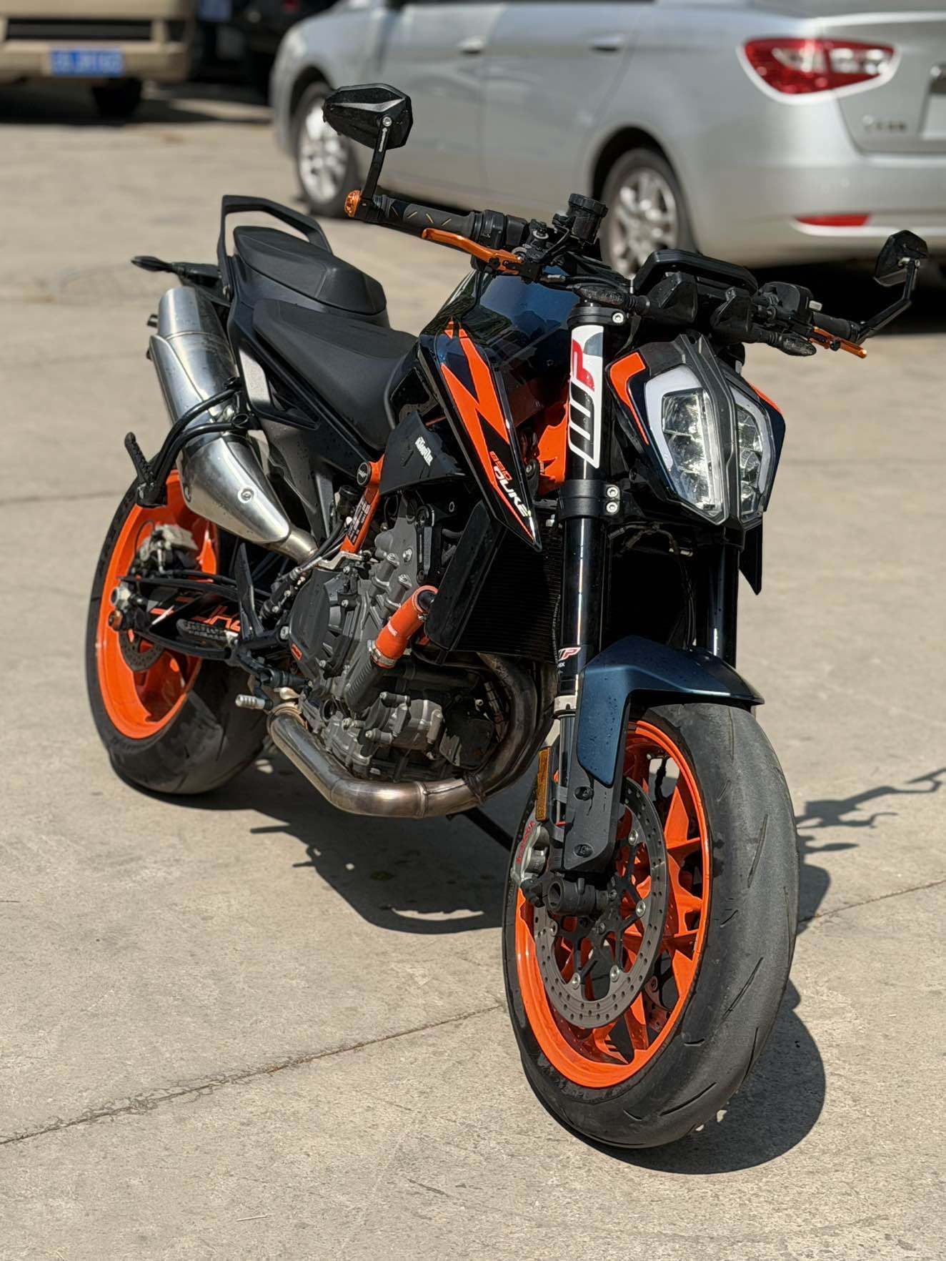 KTMR2R 890 Duke