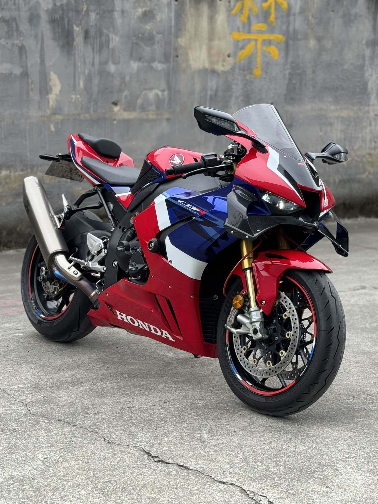 本田DREAMWING CBR 1000 RR-R