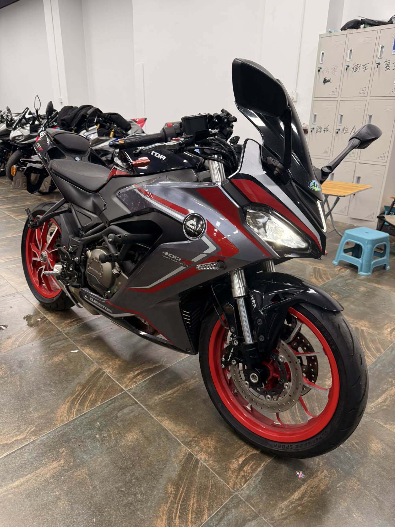 QJMOTOR 赛400