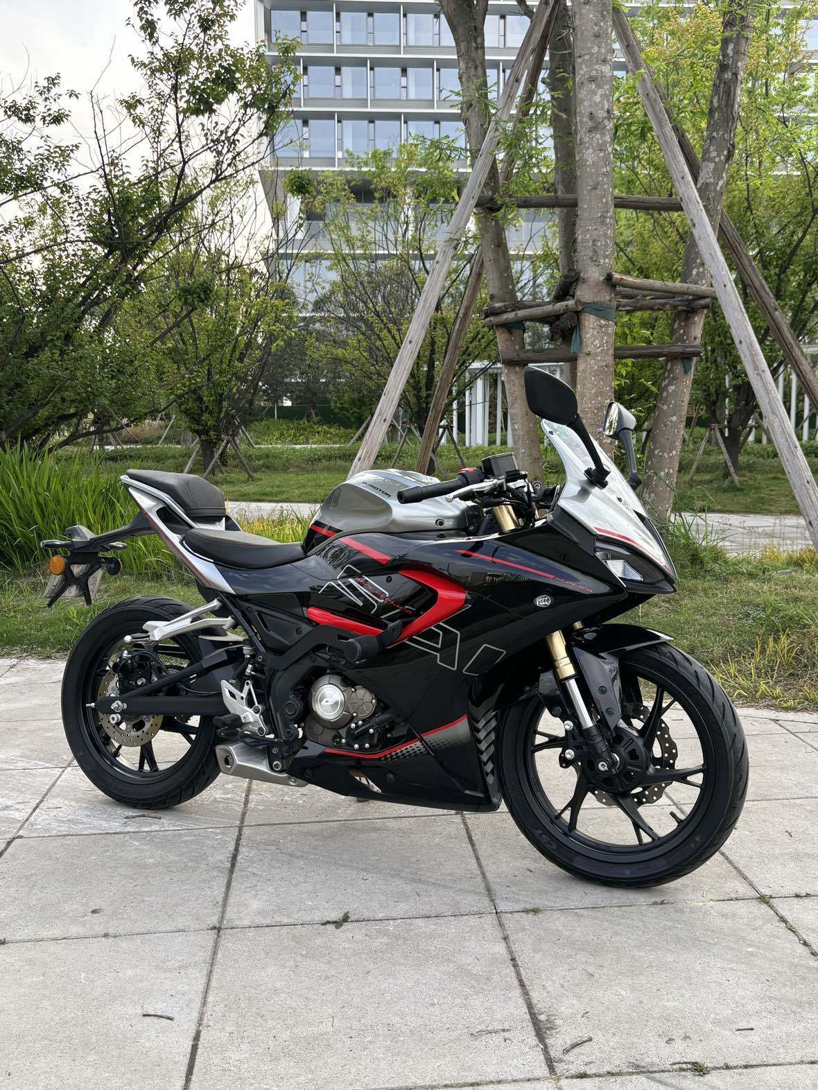 QJMOTOR 赛150