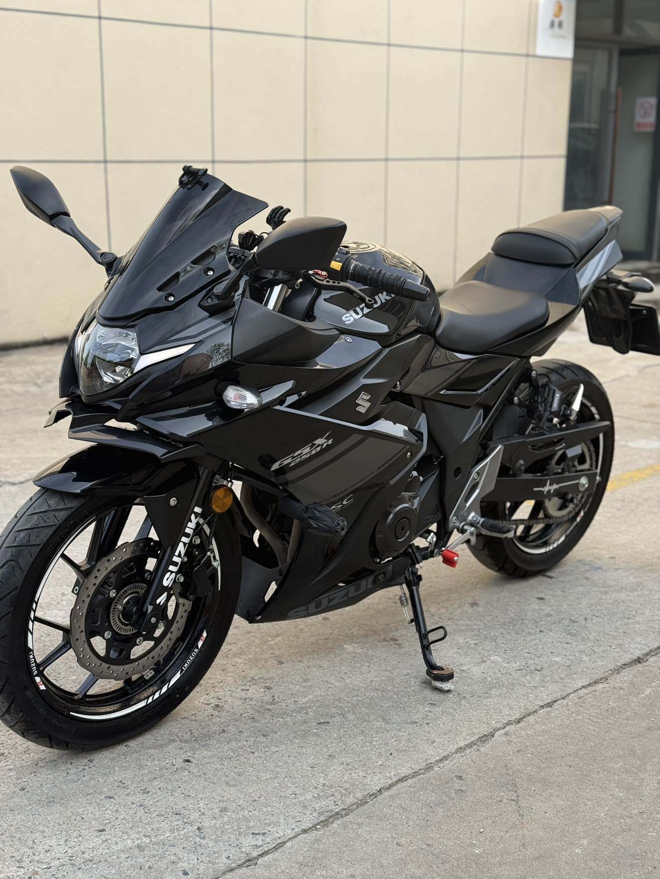 豪爵铃木 GSX250R