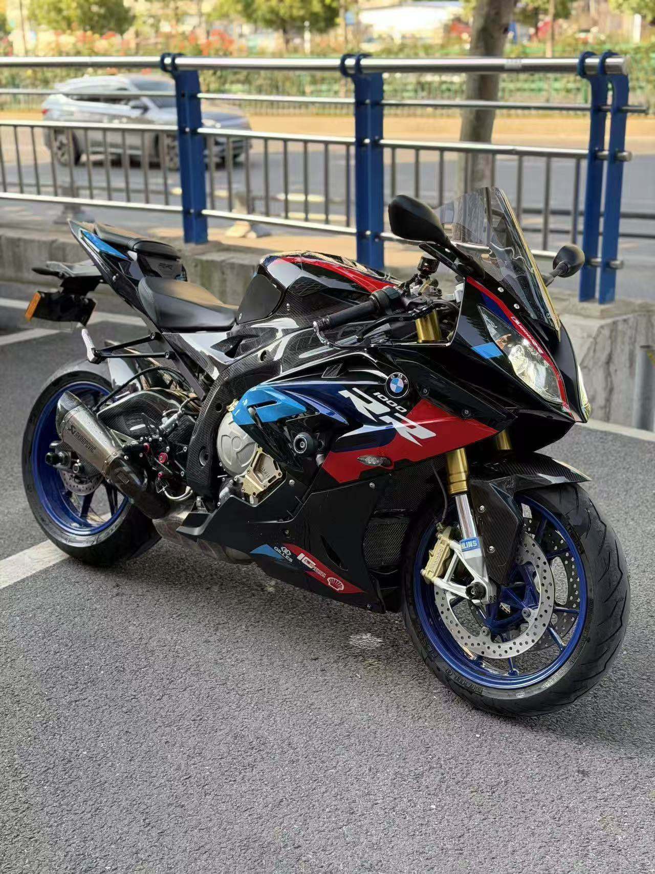 宝马 S 1000 R