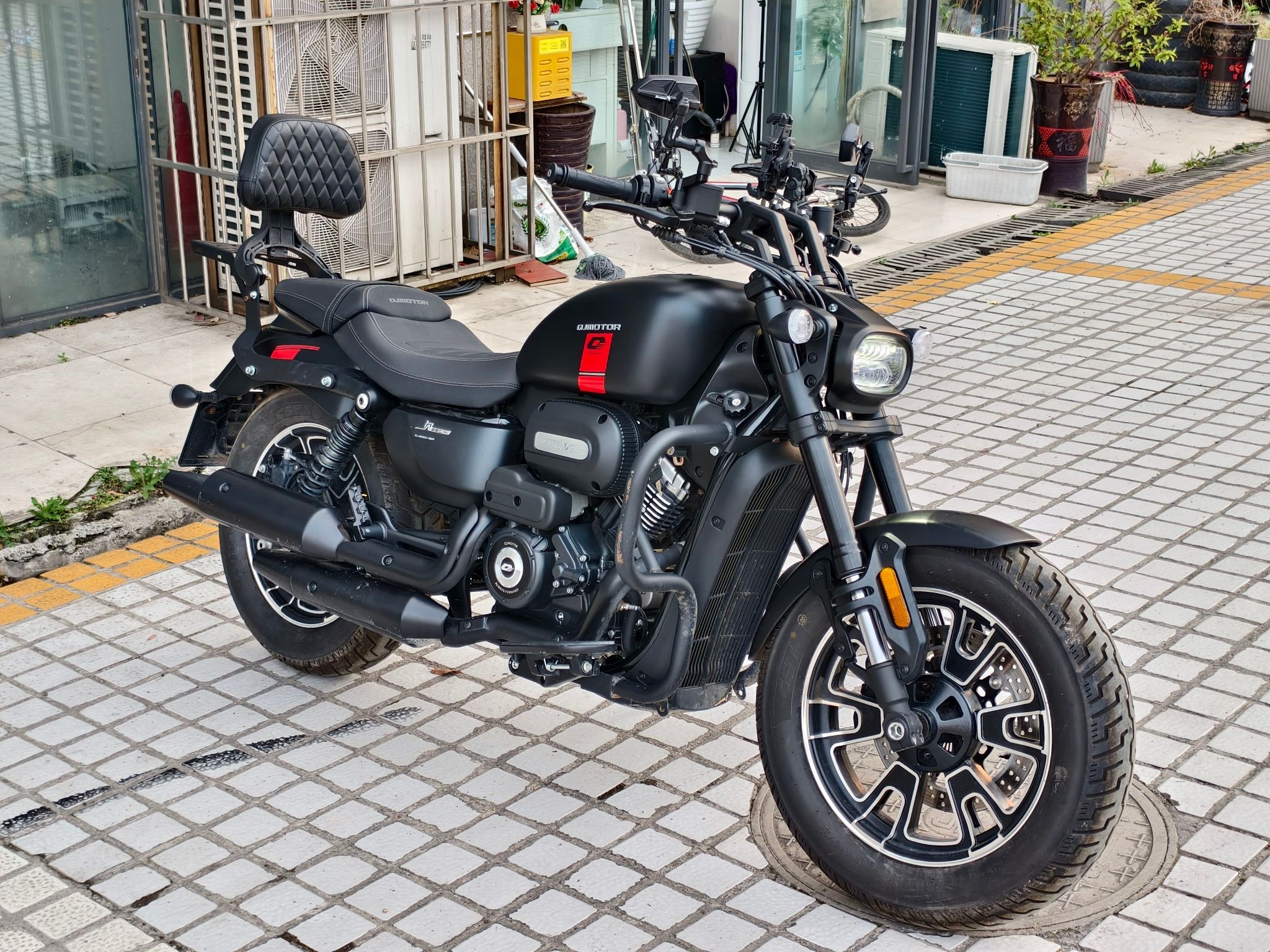 QJMOTOR 闪250