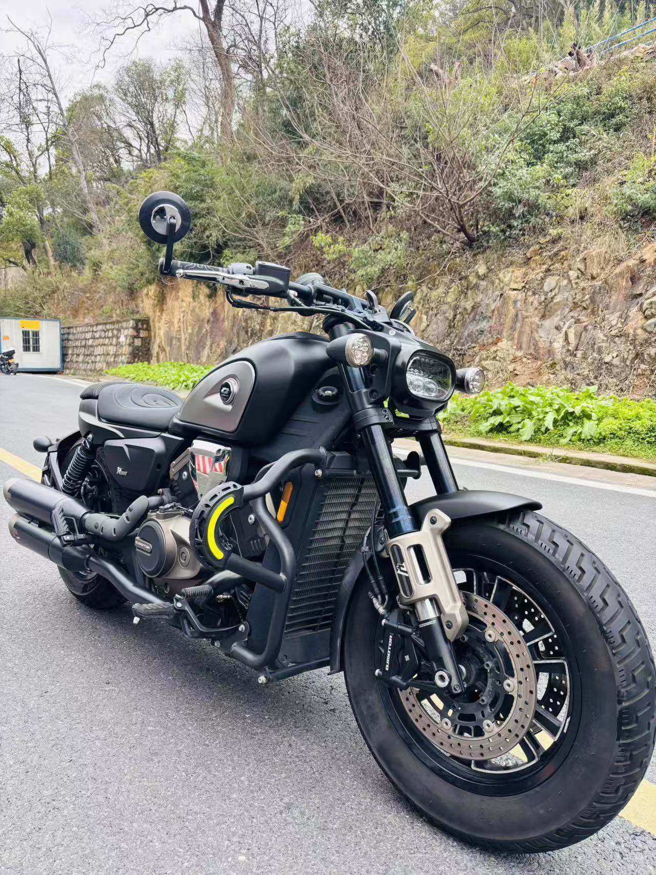QJMOTOR 闪600