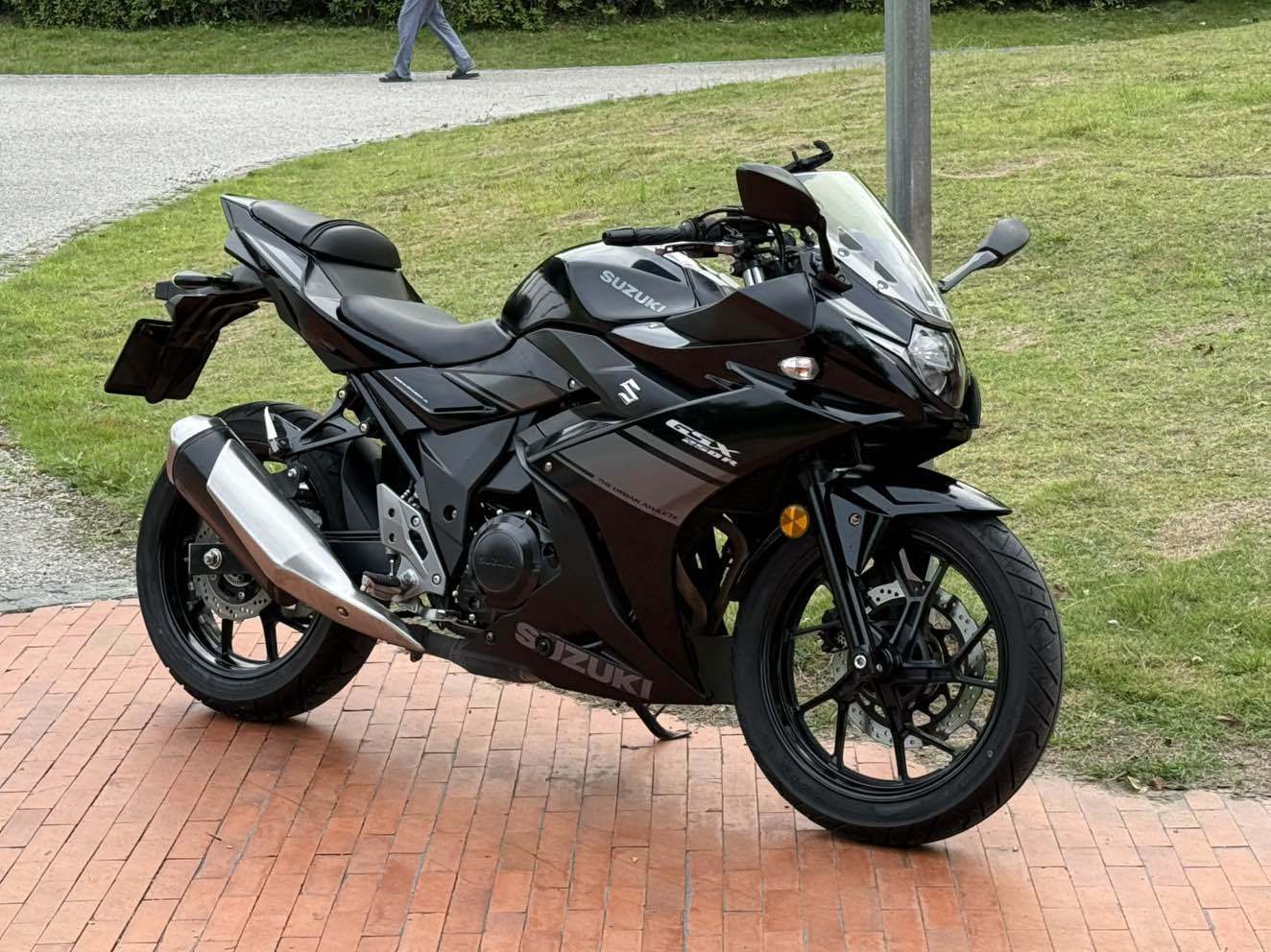豪爵铃木 GSX250R