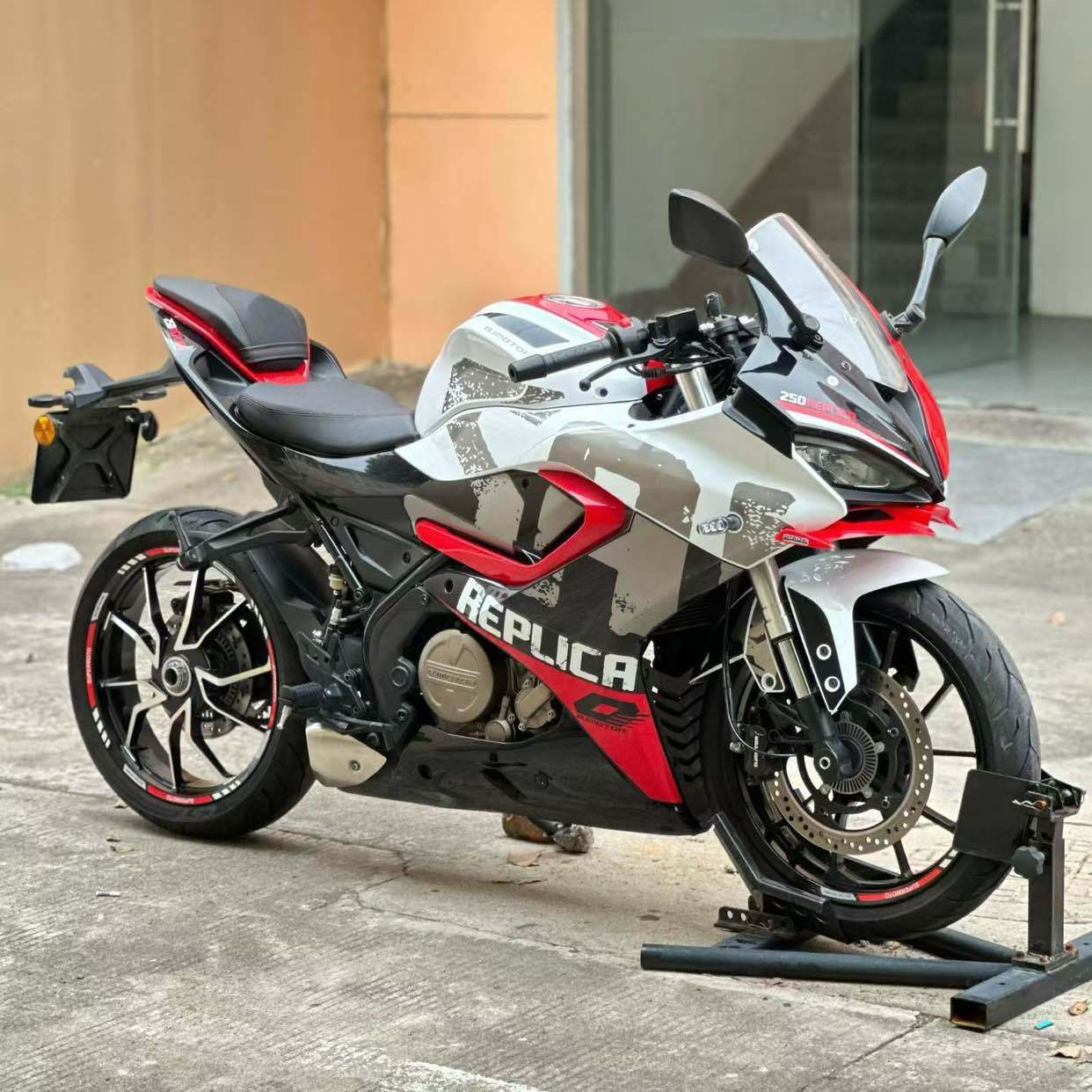 QJMOTOR 赛250